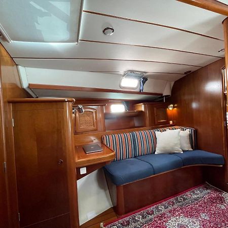 Beautiful And Comfortable Sailboat With Secure Parking Available Hotel บาร์เซโลนา ภายนอก รูปภาพ