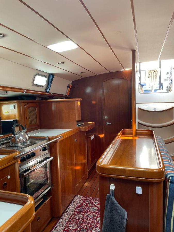 Beautiful And Comfortable Sailboat With Secure Parking Available Hotel บาร์เซโลนา ภายนอก รูปภาพ