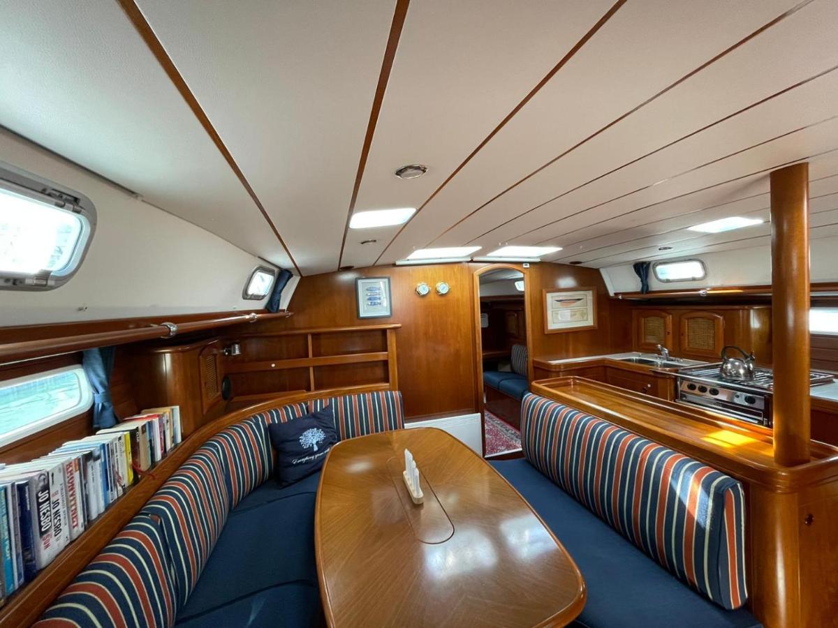 Beautiful And Comfortable Sailboat With Secure Parking Available Hotel บาร์เซโลนา ภายนอก รูปภาพ