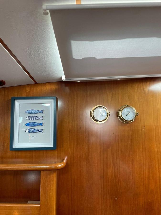 Beautiful And Comfortable Sailboat With Secure Parking Available Hotel บาร์เซโลนา ภายนอก รูปภาพ