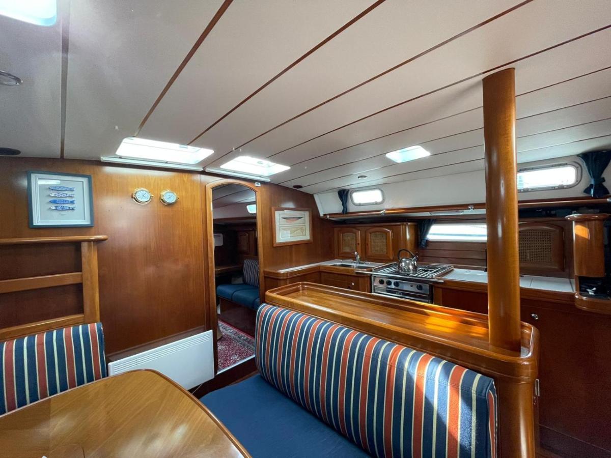 Beautiful And Comfortable Sailboat With Secure Parking Available Hotel บาร์เซโลนา ภายนอก รูปภาพ
