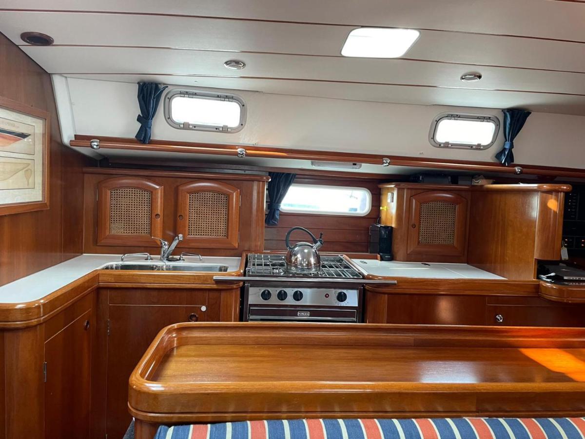 Beautiful And Comfortable Sailboat With Secure Parking Available Hotel บาร์เซโลนา ภายนอก รูปภาพ